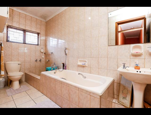 13 BEDROOM HOUSE FOR SALE IN CLARE ESTATE